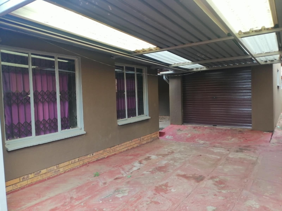 To Let 5 Bedroom Property for Rent in Tlhabane North West
